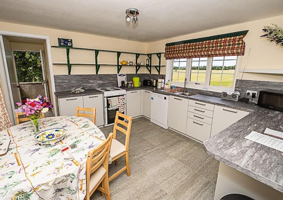 West Lodge 3 Bedrooms, Near Golf Course And River Turriff Екстер'єр фото